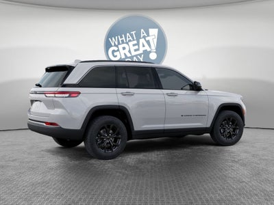 2026 Jeep Grand Cherokee Laredo Altitude