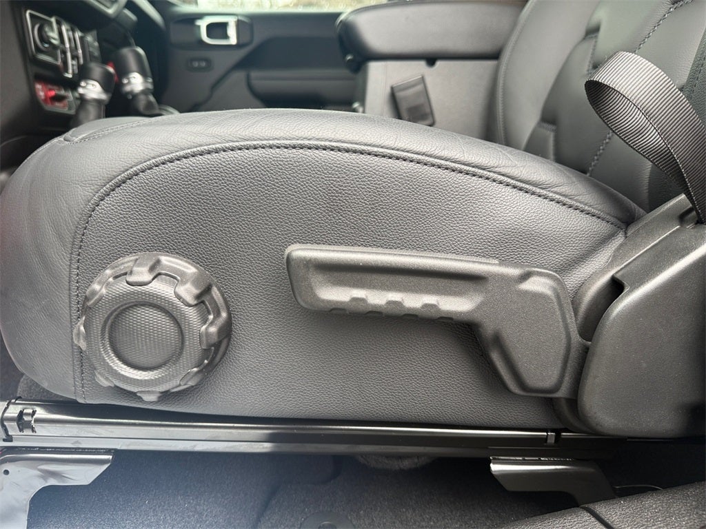 2026 Jeep Wrangler Willys BLACK WIDOW