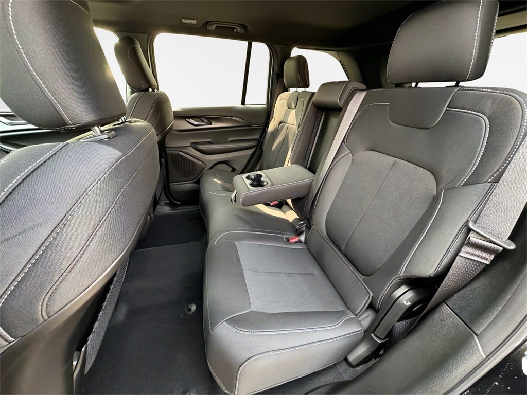 2025 Jeep Grand Cherokee Base