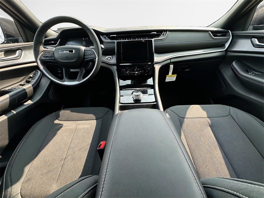 2025 Jeep Grand Cherokee Base