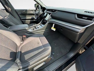 2025 Jeep Grand Cherokee Base