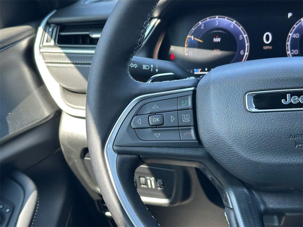 2025 Jeep Grand Cherokee Base