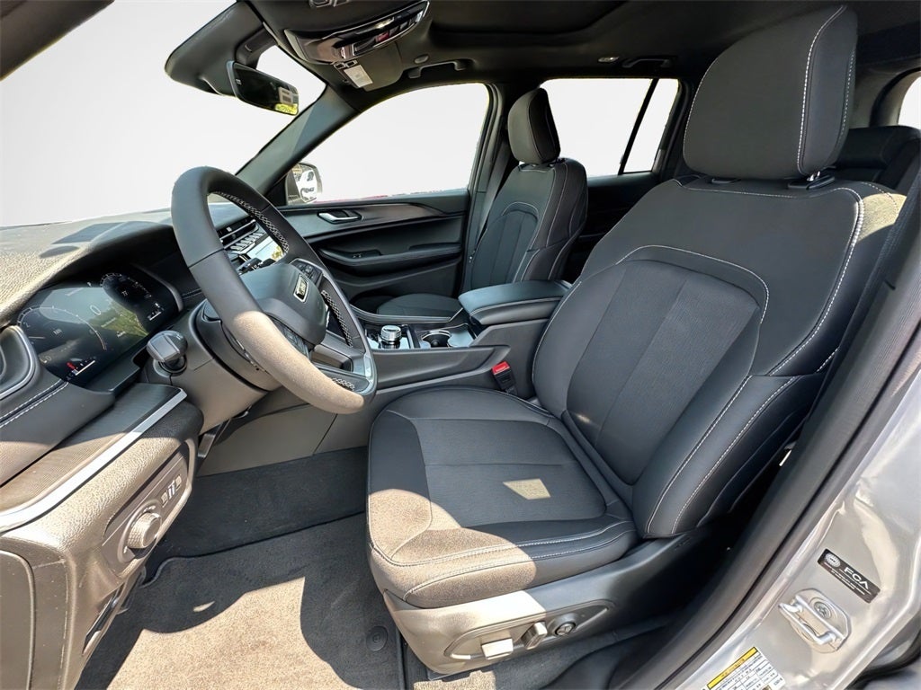 2025 Jeep Grand Cherokee Base