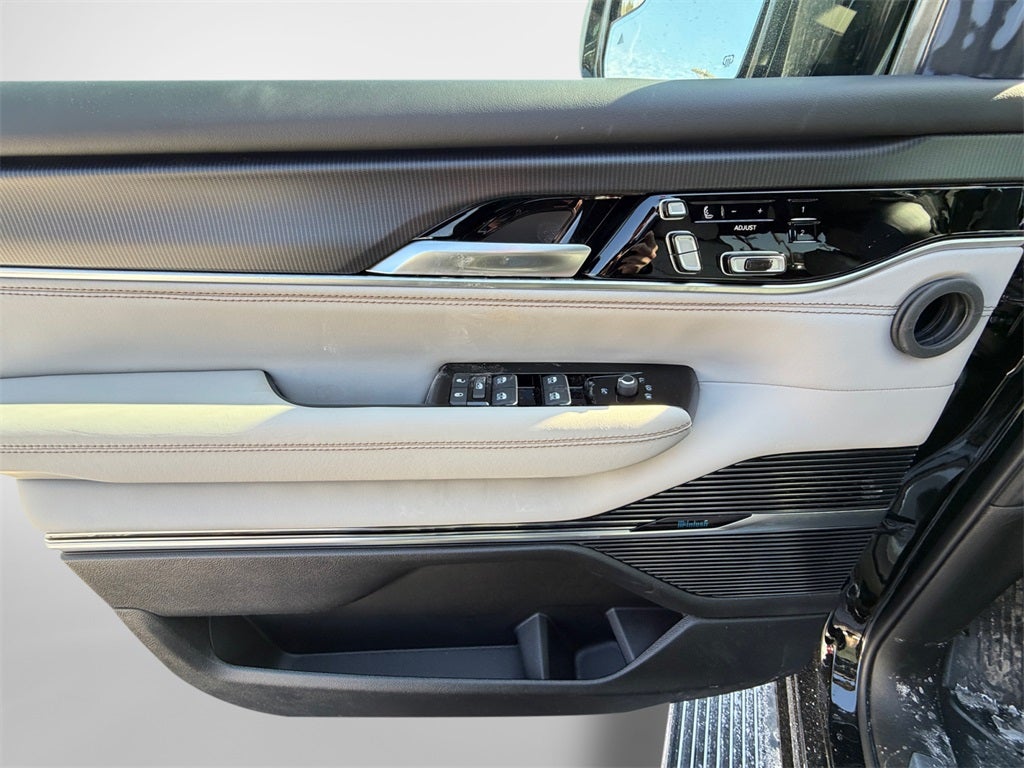 2026 Jeep Grand Wagoneer Base