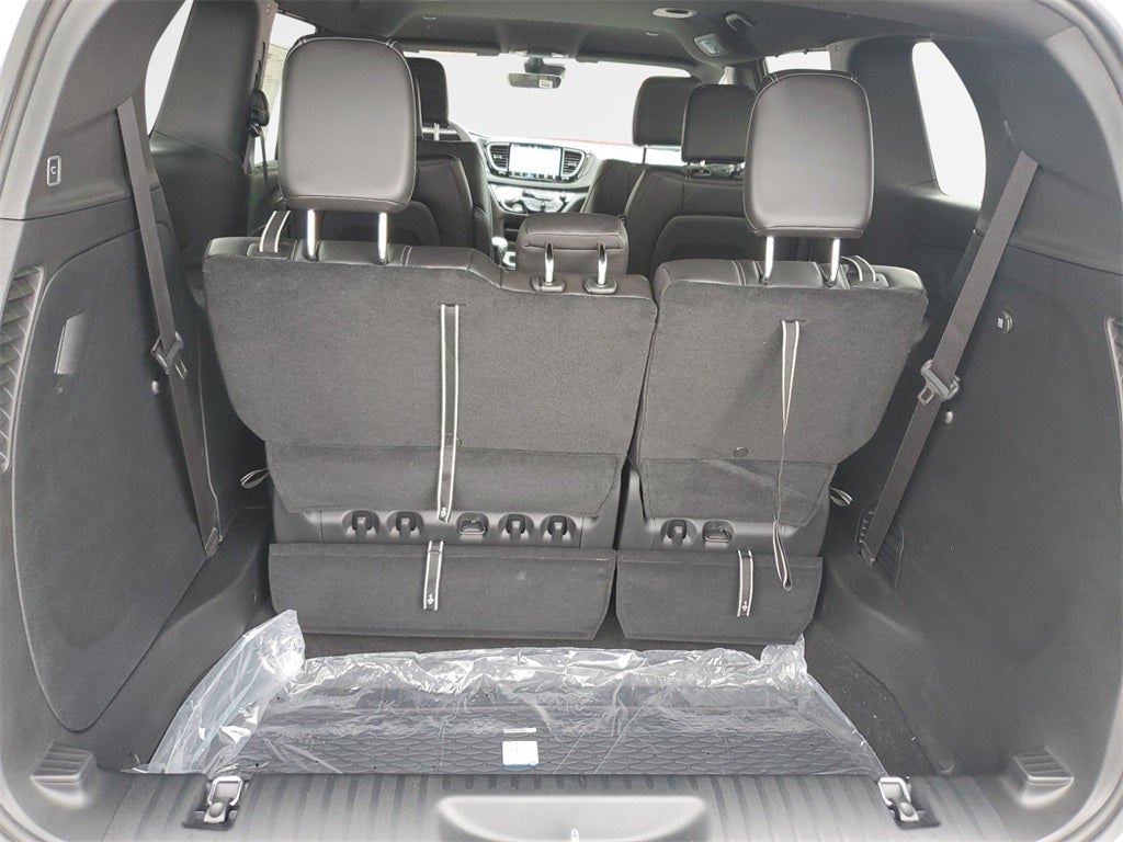 2026 Chrysler Voyager LX