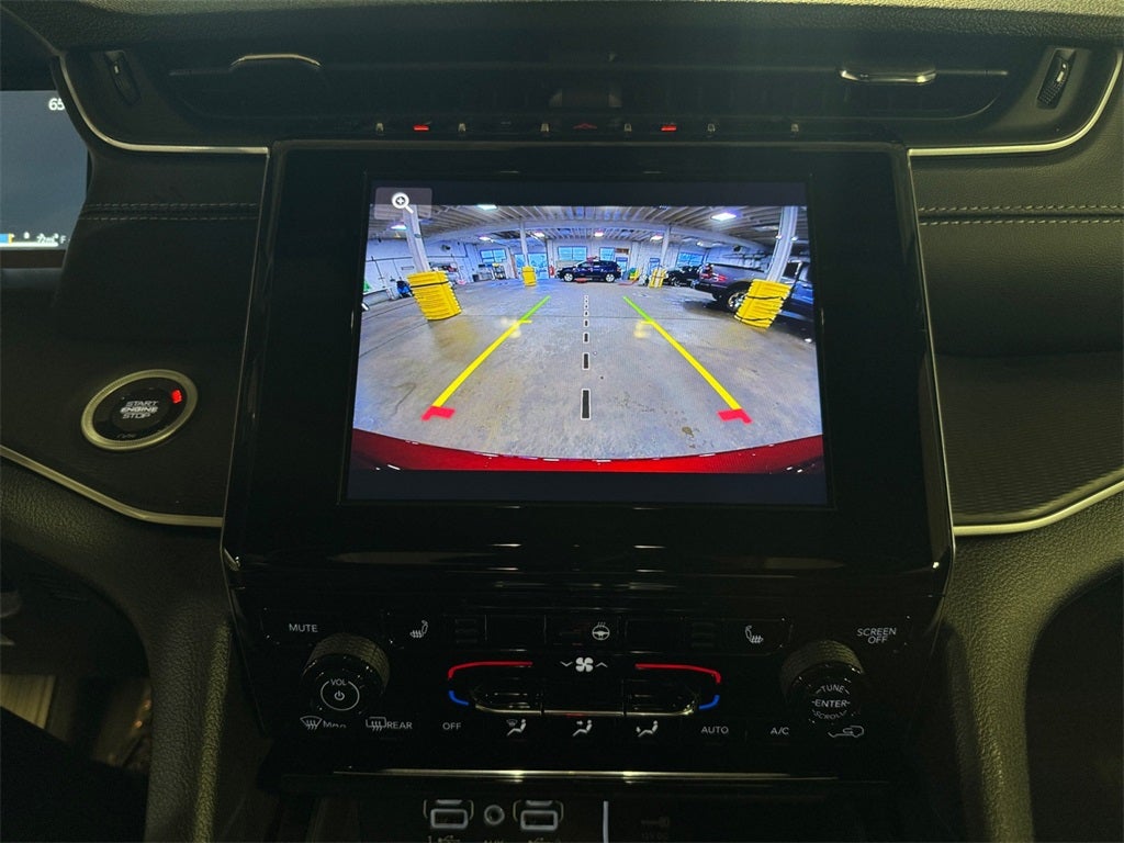 2025 Jeep Grand Cherokee Base