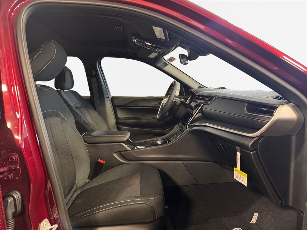 2025 Jeep Grand Cherokee Base