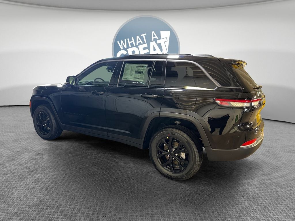 2026 Jeep Grand Cherokee Laredo