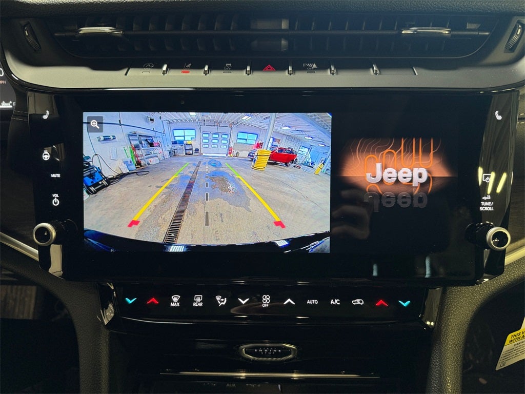 2026 Jeep Grand Cherokee Laredo