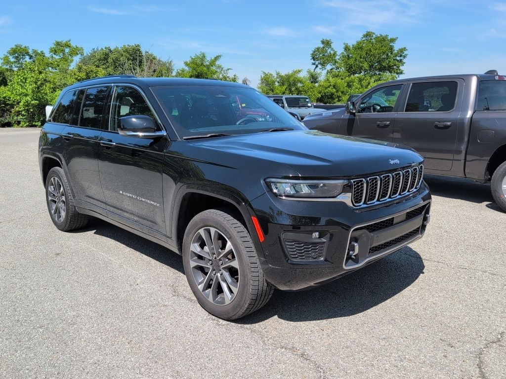 2023 Jeep Grand Cherokee Overland 4x4's photo