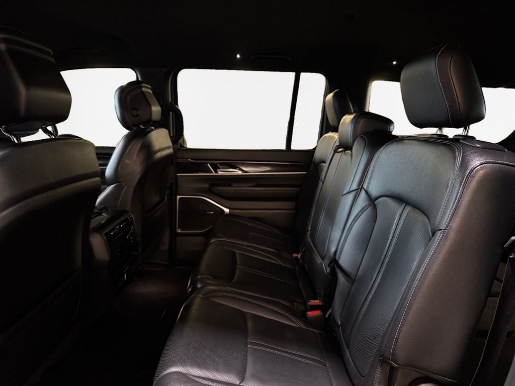 2024 Jeep Wagoneer Base
