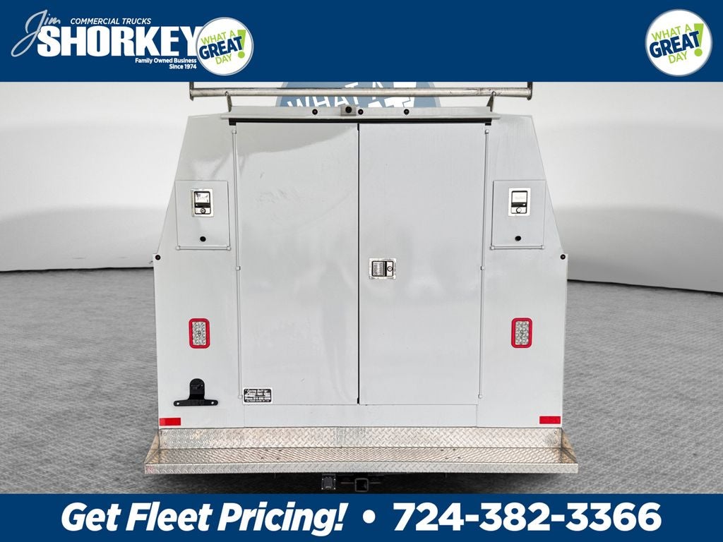 2024 Ford E-350SD Base Cutaway SRW / 7.3L V8 / 11' Enclosed Service Body