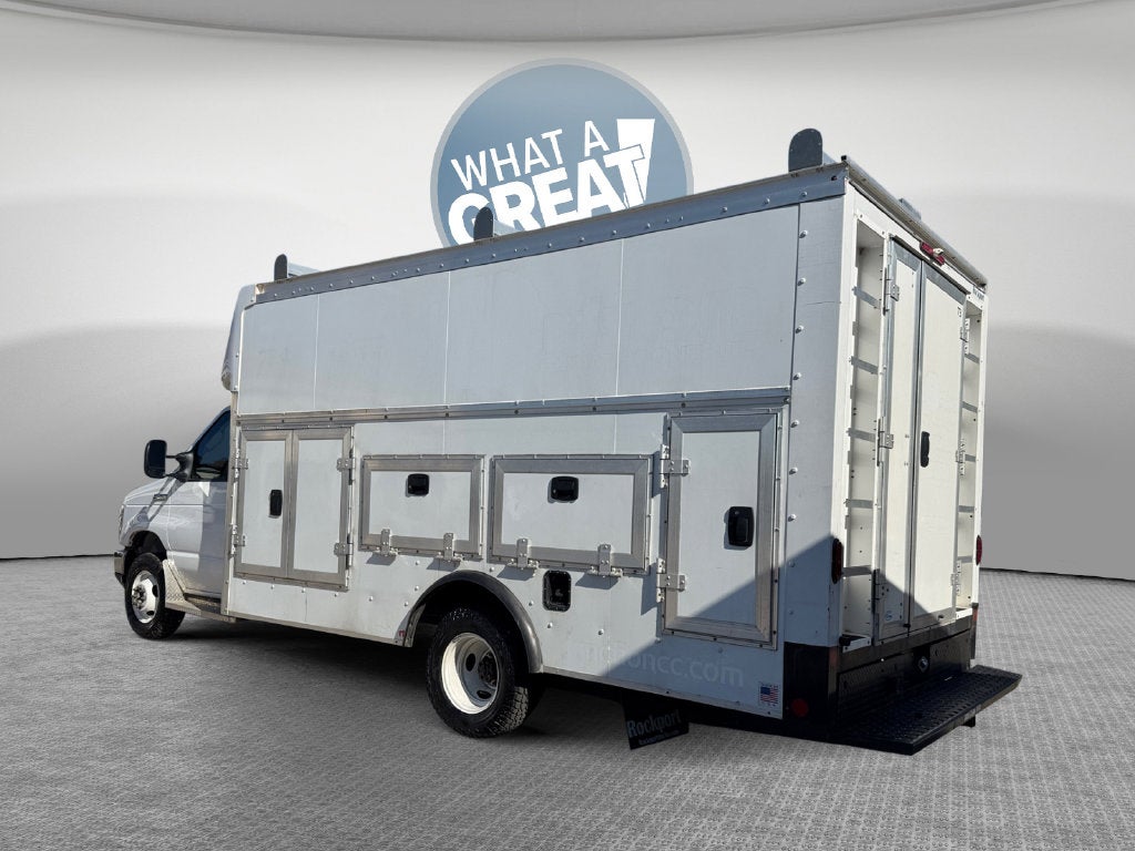 2024 Ford E-450SD Base