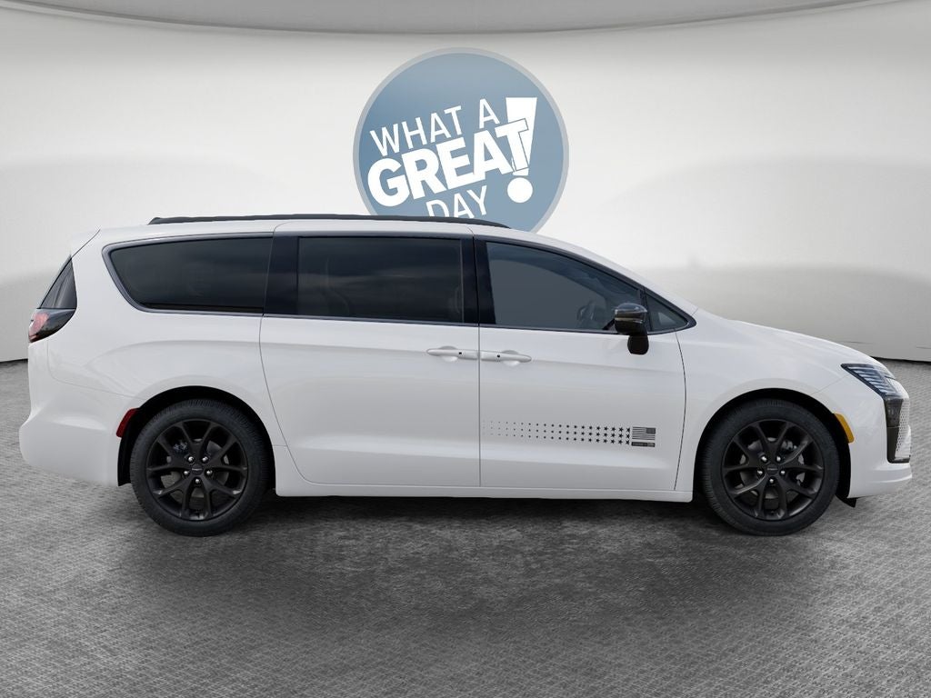 2027 Chrysler Pacifica Select