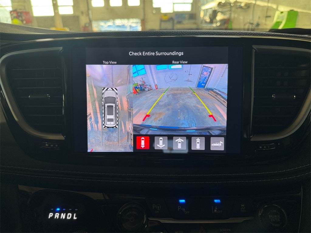 2025 Chrysler Pacifica Select