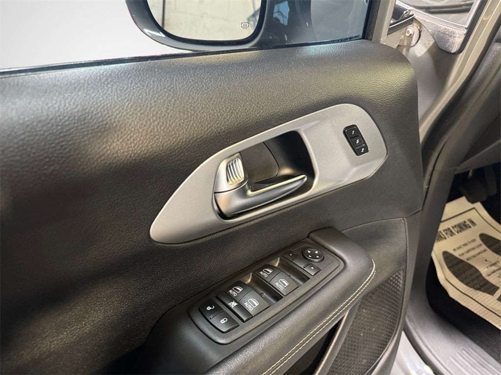 2022 Chrysler Pacifica Touring L S AWD