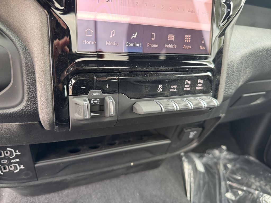 2026 RAM 2500 Tradesman 4x4 / 6.4L Hemi / 8' Bed
