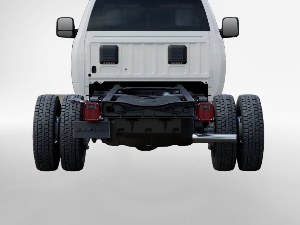 2027 RAM 4500 Tradesman DRW 4x4 / 6.4L V8 / 60" CA Chassis