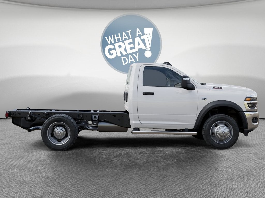 2027 RAM 4500 Tradesman DRW 4x4 / 6.4L V8 / 60" CA Chassis