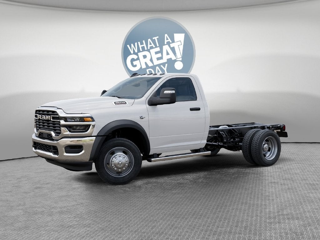 2027 RAM 4500 Tradesman DRW 4x4 / 6.4L V8 / 60" CA Chassis