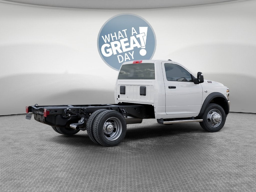2027 RAM 4500 Tradesman DRW 4x4 / 6.4L V8 / 60" CA Chassis