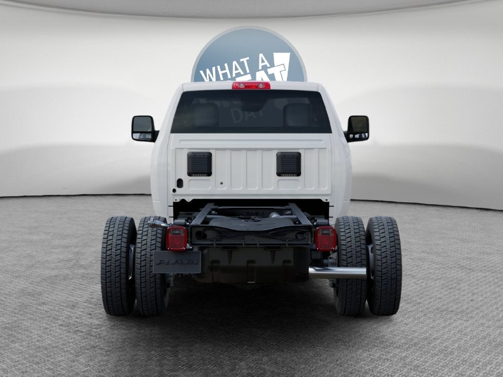 2027 RAM 4500 Tradesman DRW 4x4 / 6.4L V8 / 60" CA Chassis