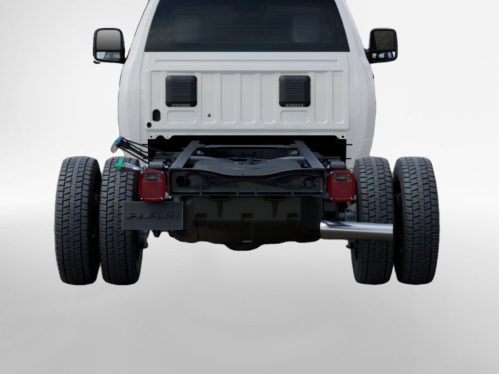 2027 RAM 5500 Tradesman DRW 4x4 / 6.7L Diesel / 60" CA Chassis