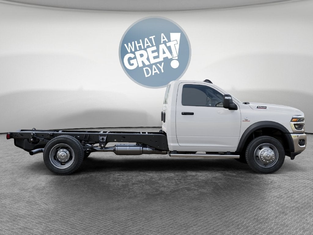 2027 RAM 5500 Tradesman DRW 4x4 / 6.7L Diesel / 84" CA Chassis