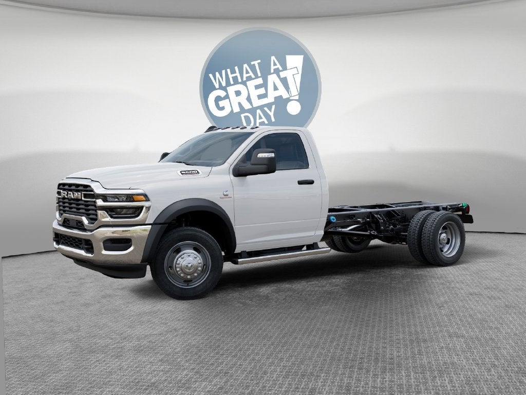 2027 RAM 5500 Tradesman DRW 4x4 / 6.7L Diesel / 84" CA Chassis