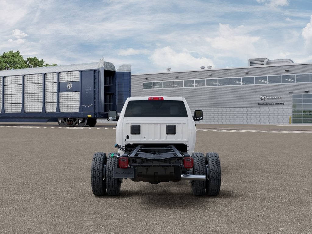 2027 RAM 5500 Tradesman DRW 4x4 / 6.7L Diesel / 84" CA Chassis