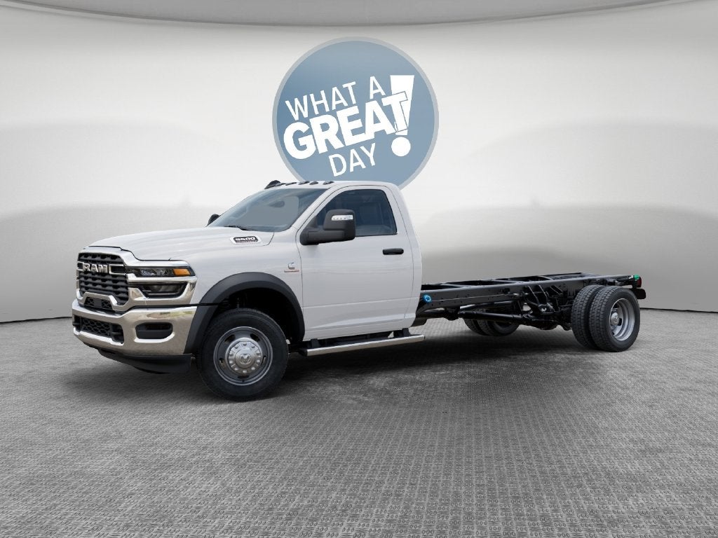 2027 RAM 5500 Tradesman DRW 4x4 / 6.7L Diesel / 120" CA Chassis