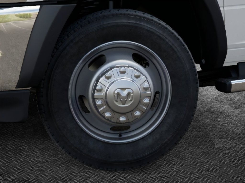 2027 RAM 5500 Tradesman DRW 4x4 / 6.7L Diesel / 120" CA Chassis