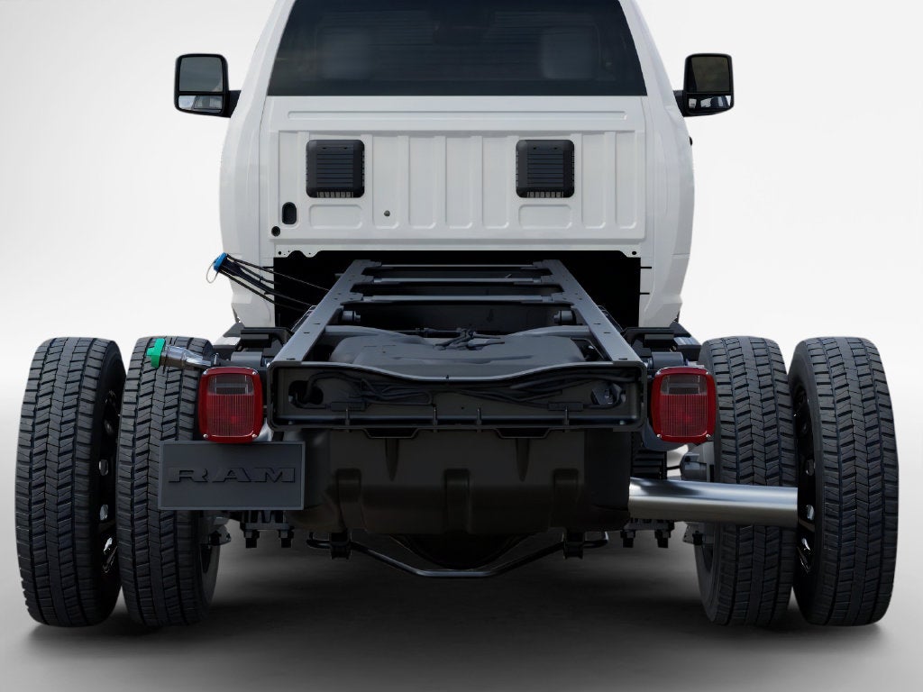 2027 RAM 5500 Big Horn DRW 4x4 / 6.7L Diesel / 120" CA Chassis