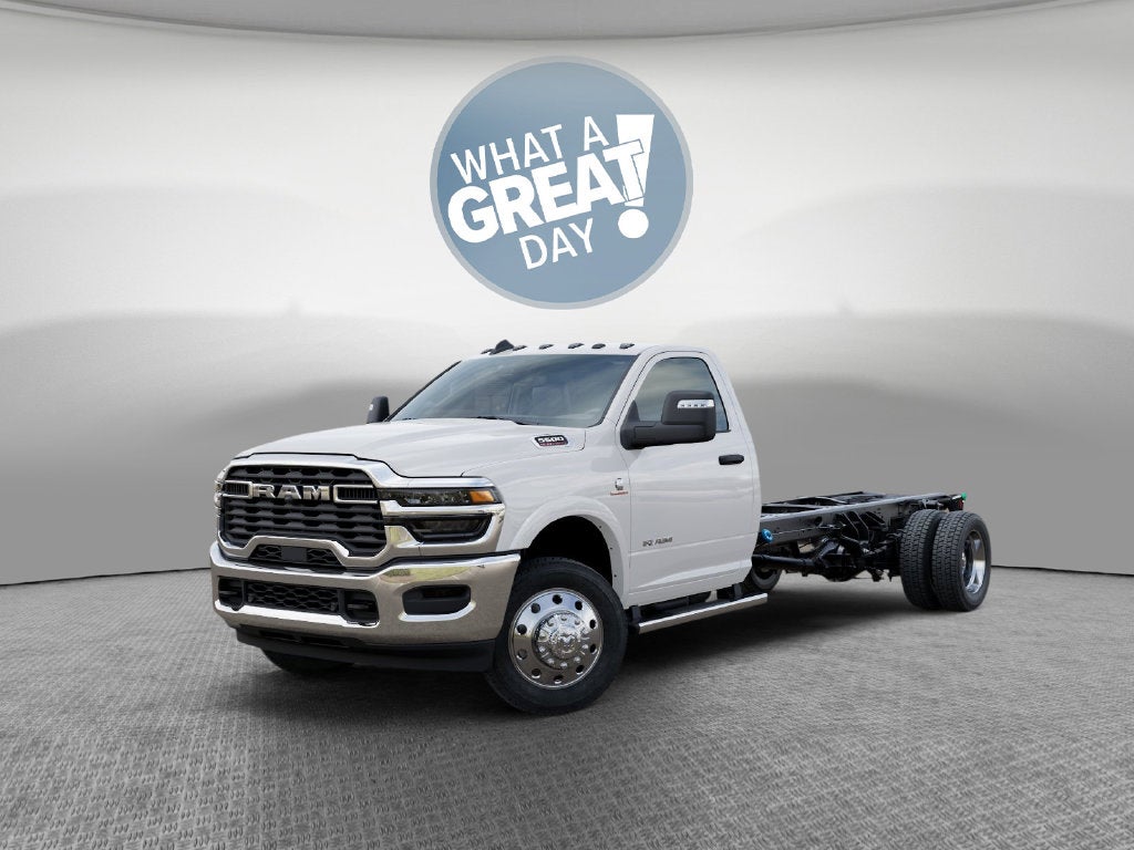 2027 RAM 5500 Big Horn DRW 4x4 / 6.7L Diesel / 120" CA Chassis