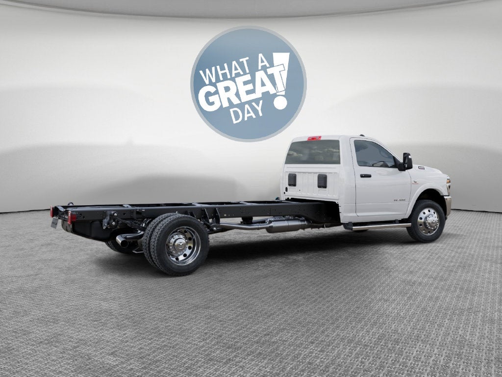 2027 RAM 5500 Big Horn DRW 4x4 / 6.7L Diesel / 120" CA Chassis