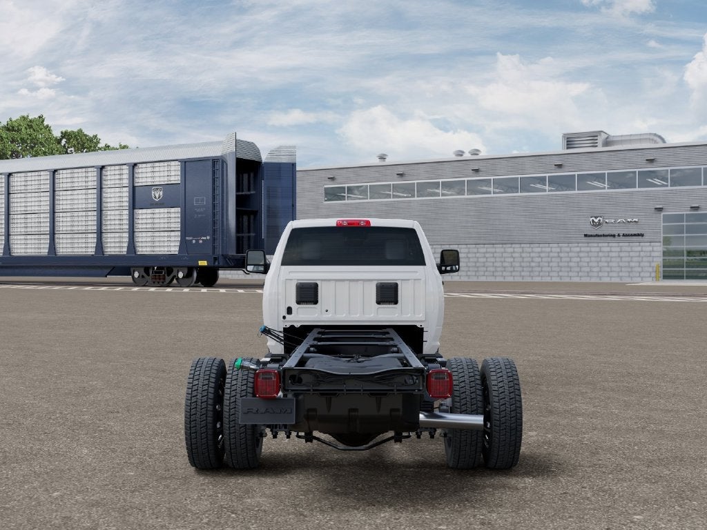 2027 RAM 5500 Big Horn DRW 4x4 / 6.7L Diesel / 120" CA Chassis