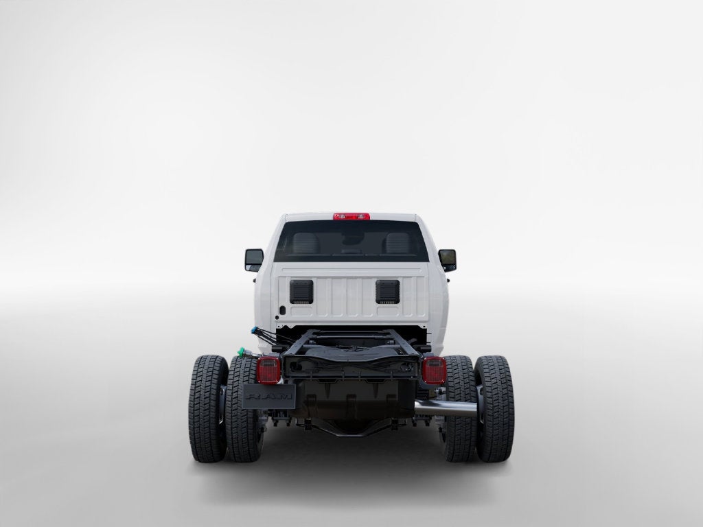 2027 RAM 5500 Tradesman DRW 4x4 / 6.7L Diesel / 84" CA Chassis