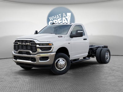 2027 RAM 3500 Tradesman DRW 4x4 / 6.4L V8 / 60" CA Chassis