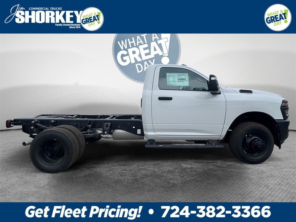 2026 RAM 3500 Tradesman DRW 4x4 / 6.4L Hemi / 60" CA Chassis