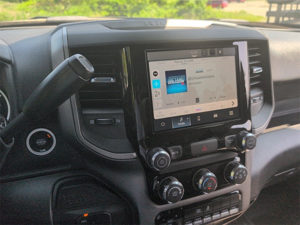 2025 RAM 3500 Tradesman DRW 4x4 / 6.4L Hemi V8 / 9' Service Body