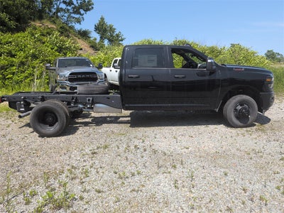 2025 RAM 3500 Tradesman DRW 4x4 / 6.4L Hemi V8 / 9' Service Body