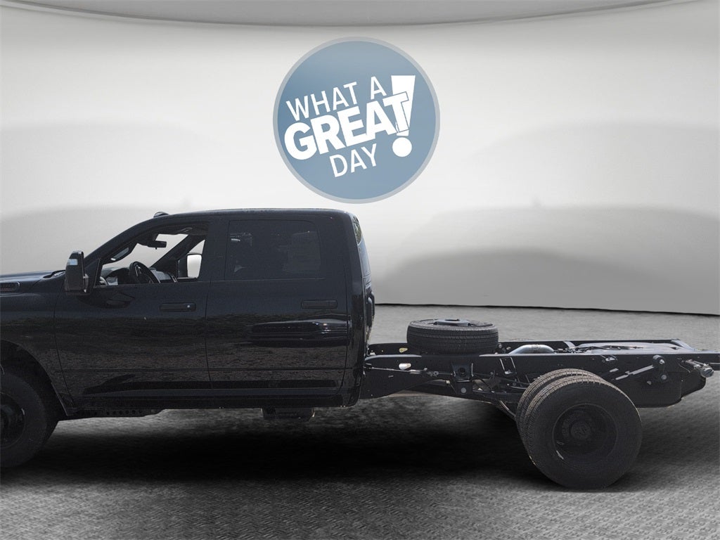 2025 RAM 3500 Tradesman DRW 4x4 / 6.4L Hemi V8 / 9' Service Body