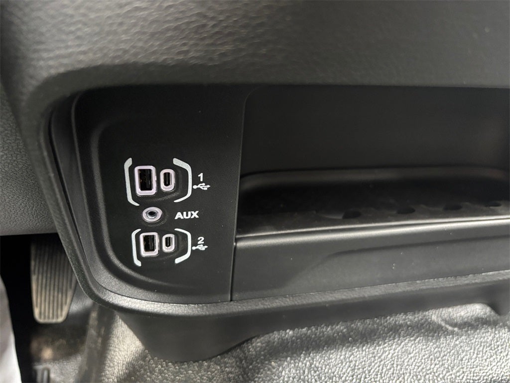 2026 RAM 3500 Tradesman DRW 4x4 / 6.7L Diesel / 9' Service Body