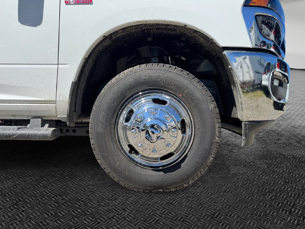 2027 RAM 3500 Tradesman DRW 4x4 / 6.7L Diesel / 60" CA Chassis