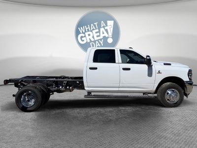 2027 RAM 3500 Tradesman DRW 4x4 / 6.7L Diesel / 60" CA Chassis