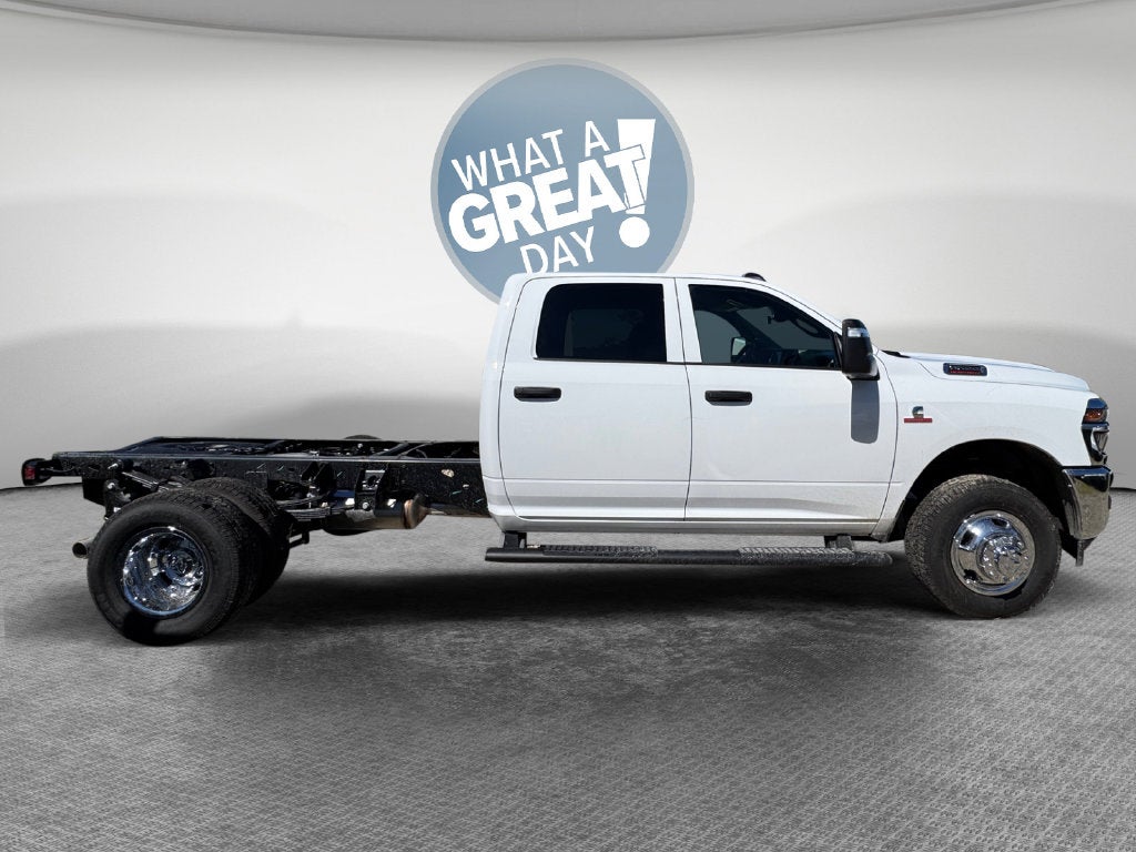 2027 RAM 3500 Tradesman DRW 4x4 / 6.7L Diesel / 60" CA Chassis