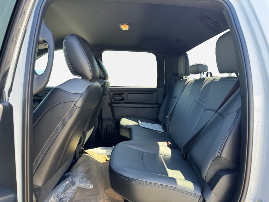 2027 RAM 3500 Tradesman DRW 4x4 / 6.7L Diesel / 60" CA Chassis