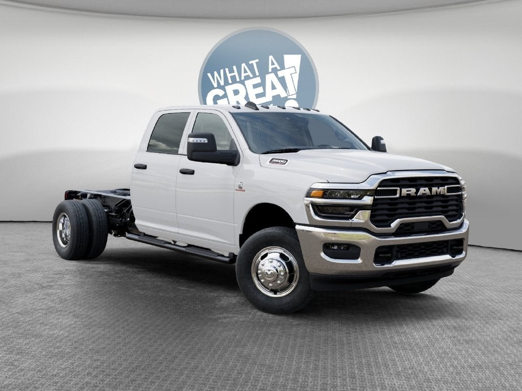 2027 RAM 3500 Tradesman DRW 4x4 / 6.7L Diesel / 60" CA Chassis
