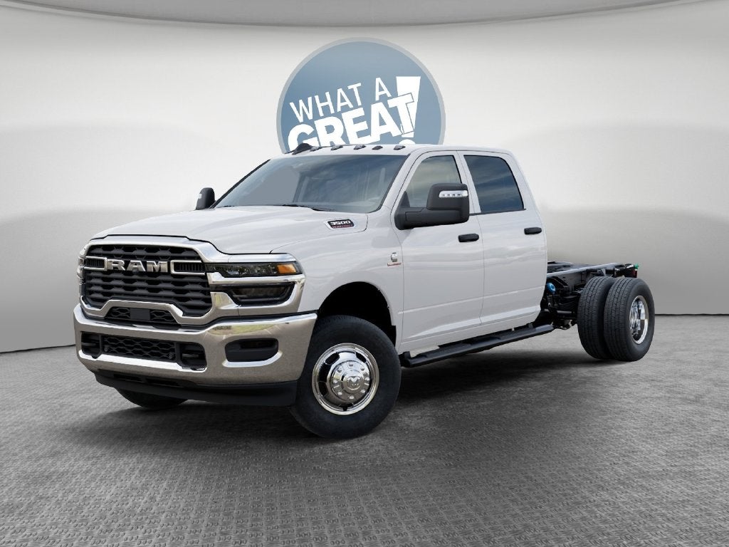2027 RAM 3500 Tradesman DRW 4x4 / 6.7L Diesel / 60" CA Chassis