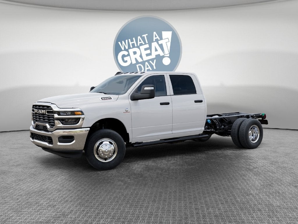 2027 RAM 3500 Tradesman DRW 4x4 / 6.7L Diesel / 60" CA Chassis